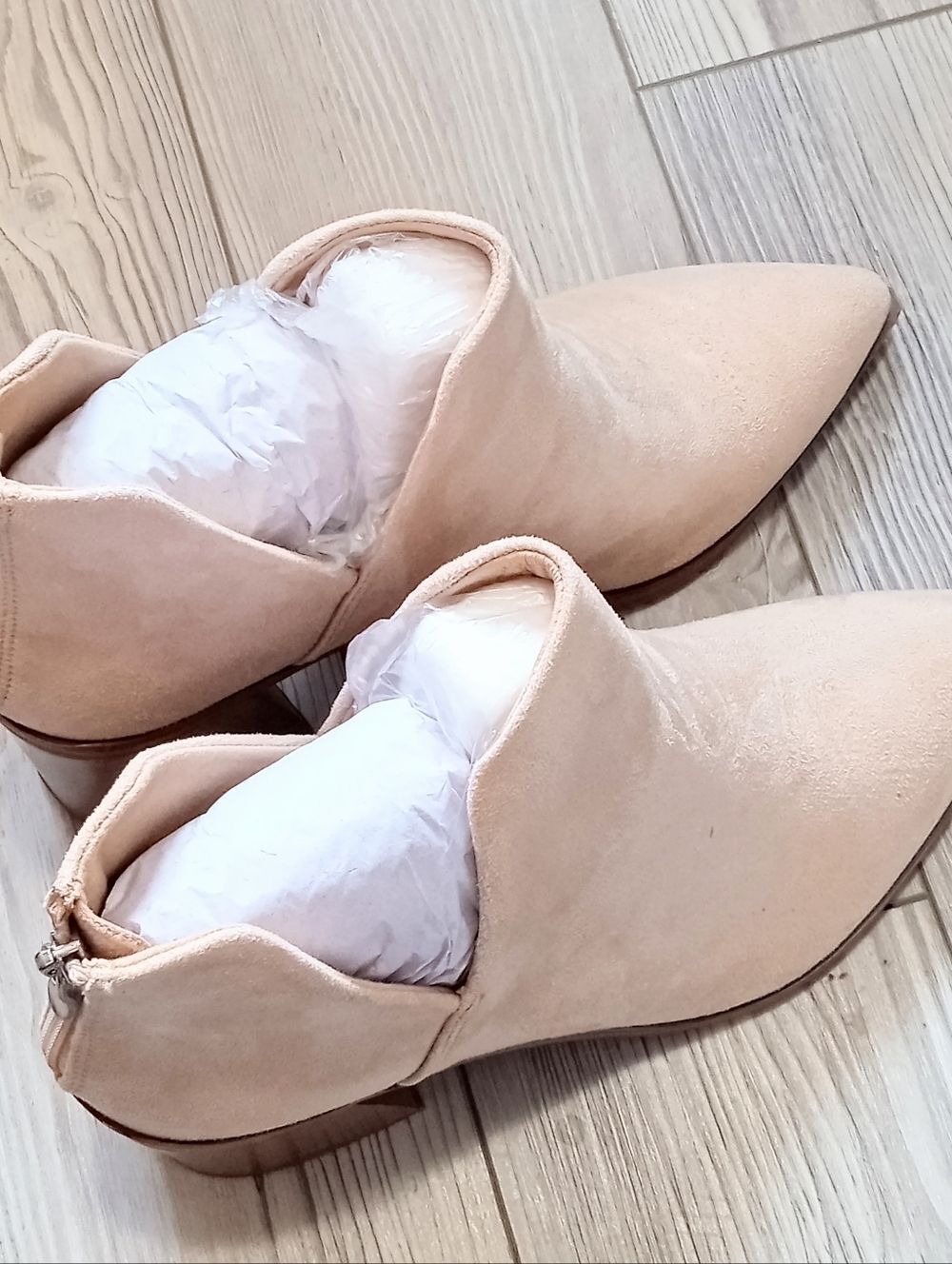 (80-4678) FISACE Womens Pointed Toe Stacked Mid Heel Ankle Boots Sz 9 - Picture 13 of 14